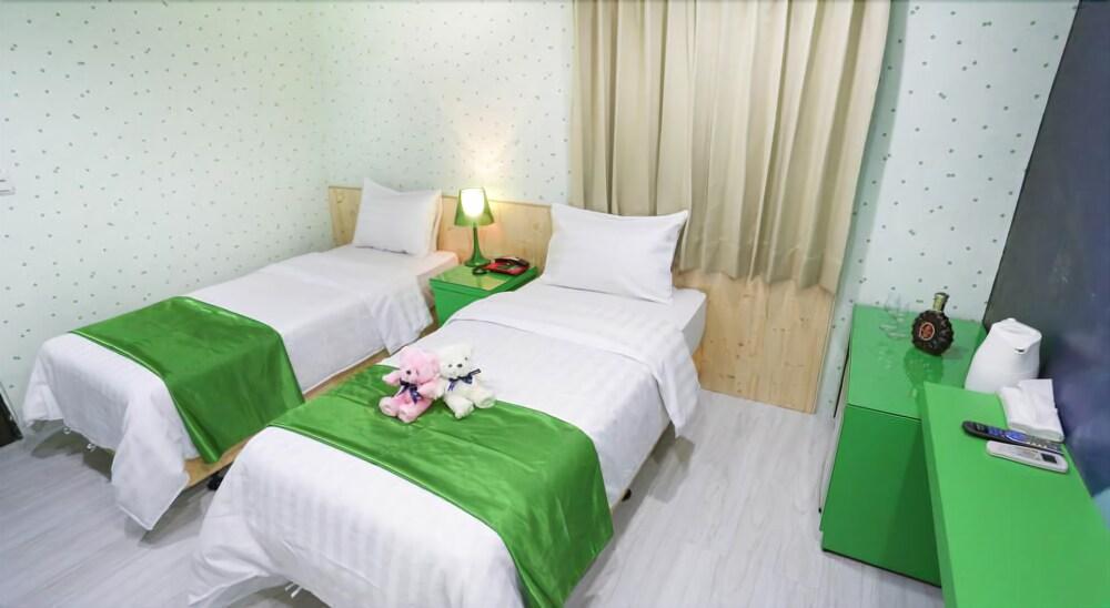 Bin Chen Business Hotel Хсинчу Сити Екстериор снимка